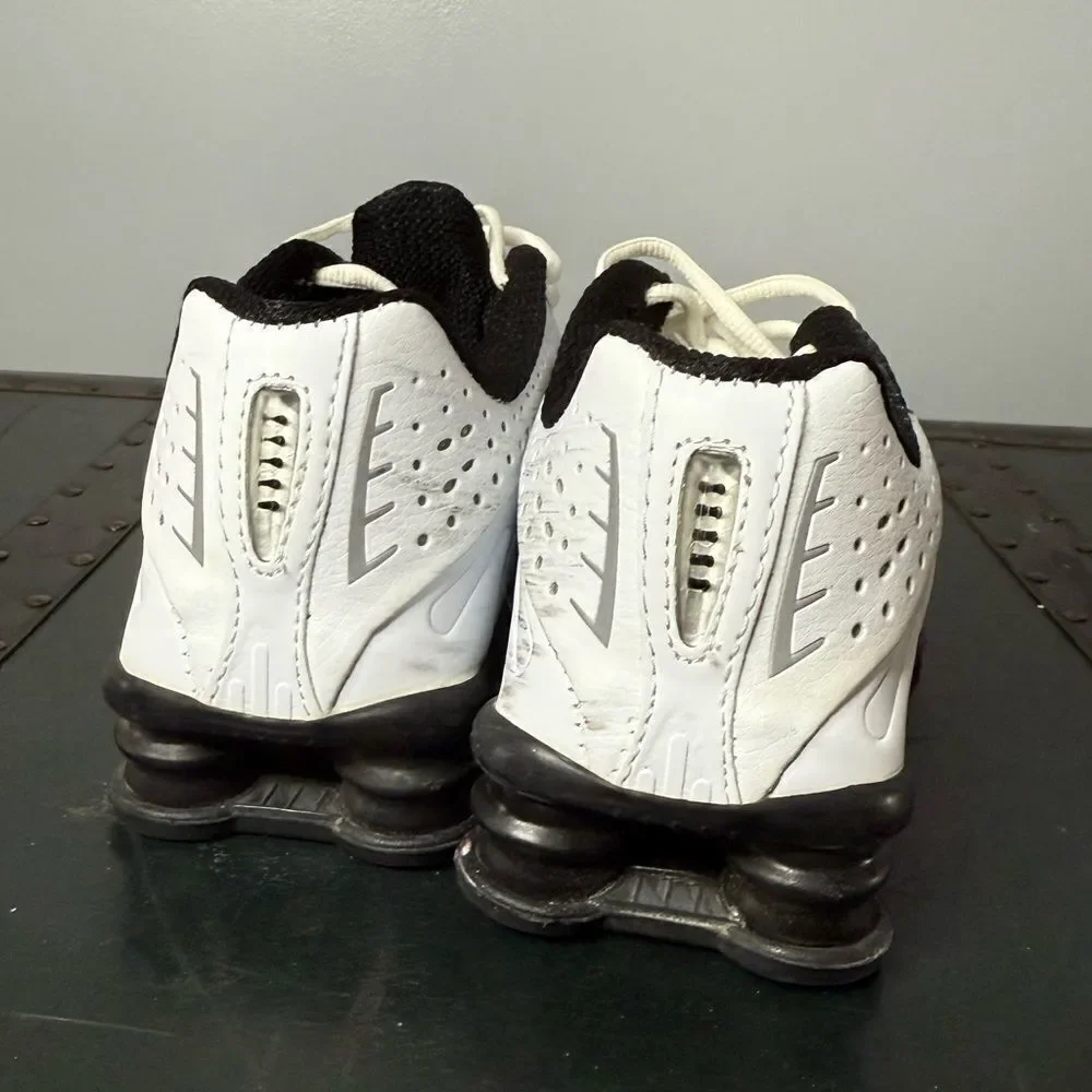 Vintage Nike shox 2004 Size 6.5 104265-001 Amazing Condition